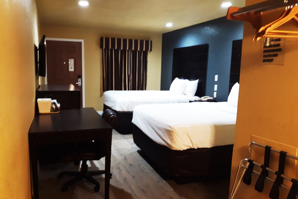 Woodridge Inn and Suites - photo 22