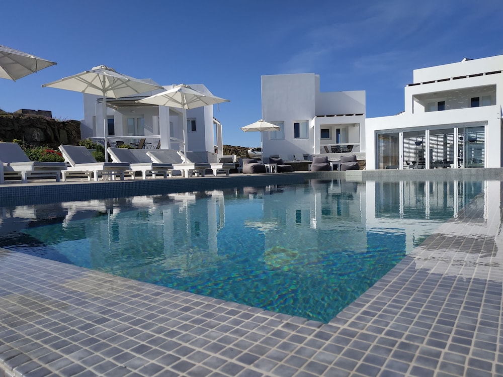 Lemon Tree Houses — 4-Star Luxury Hotel in Folegandros, Greece