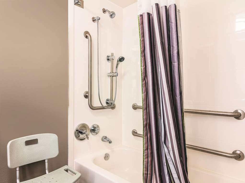La Quinta Inn & Suites by Wyndham Shreveport Airport - photo 30