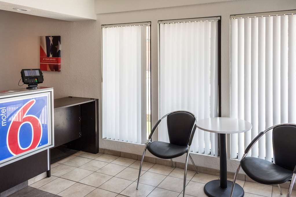 Motel6 Bakersfield CA Convention Center - photo 20