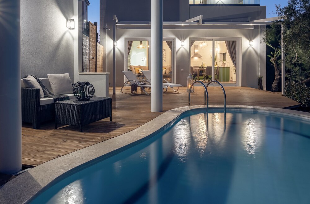 Chris & Jo Villas — 4-Star Luxury Hotel in Zakynthos, Greece