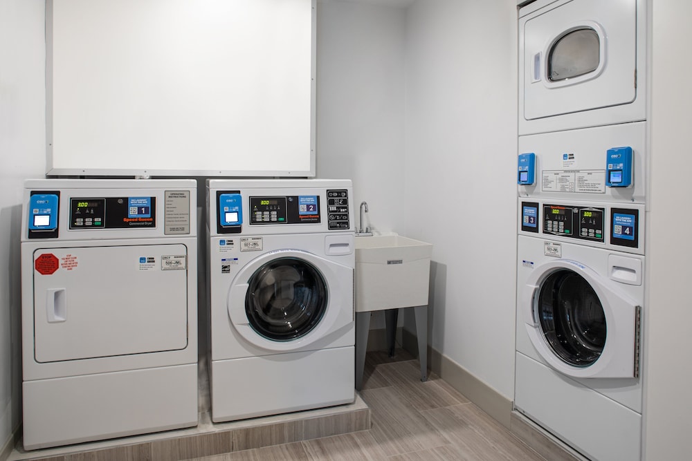 Holiday Inn Express & Suites Woodside LaGuardia Airport by IHG - photo 23