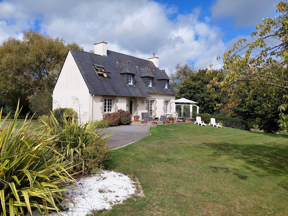 Holiday Home in Brittany Near Penze River — 4-Star Luxury Hotel in Plouenan, France