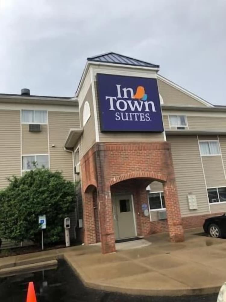 InTown Suites Extended Stay Cincinnati OH Fairfield - photo 28
