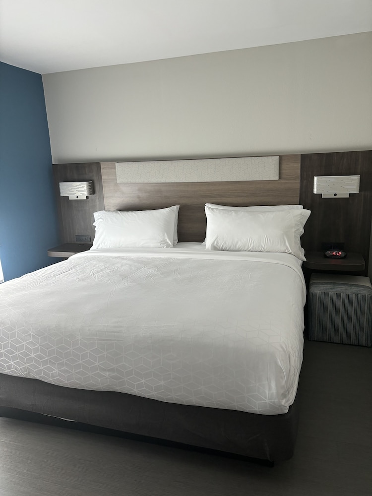 Holiday Inn Express & Suites Wilson I 95 By IHG - photo 3