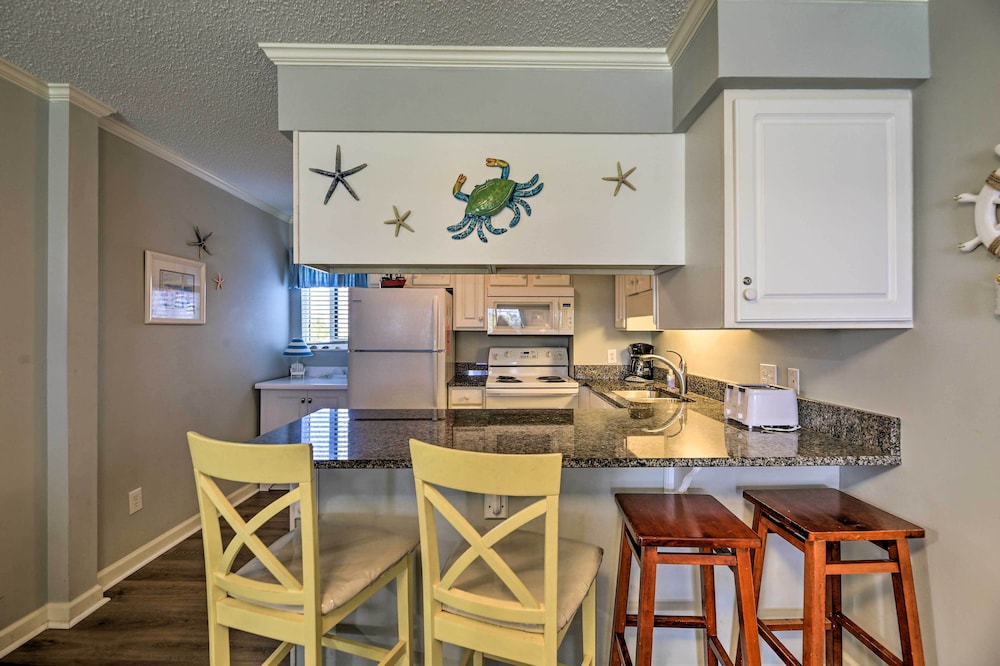 Emerald Isle Resort Style Condo Walk to Beaches - photo 10