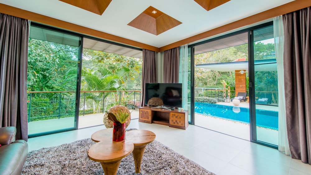 Moin Lakeside Pool Villa ChiangMai — Hang Dong — photo 2