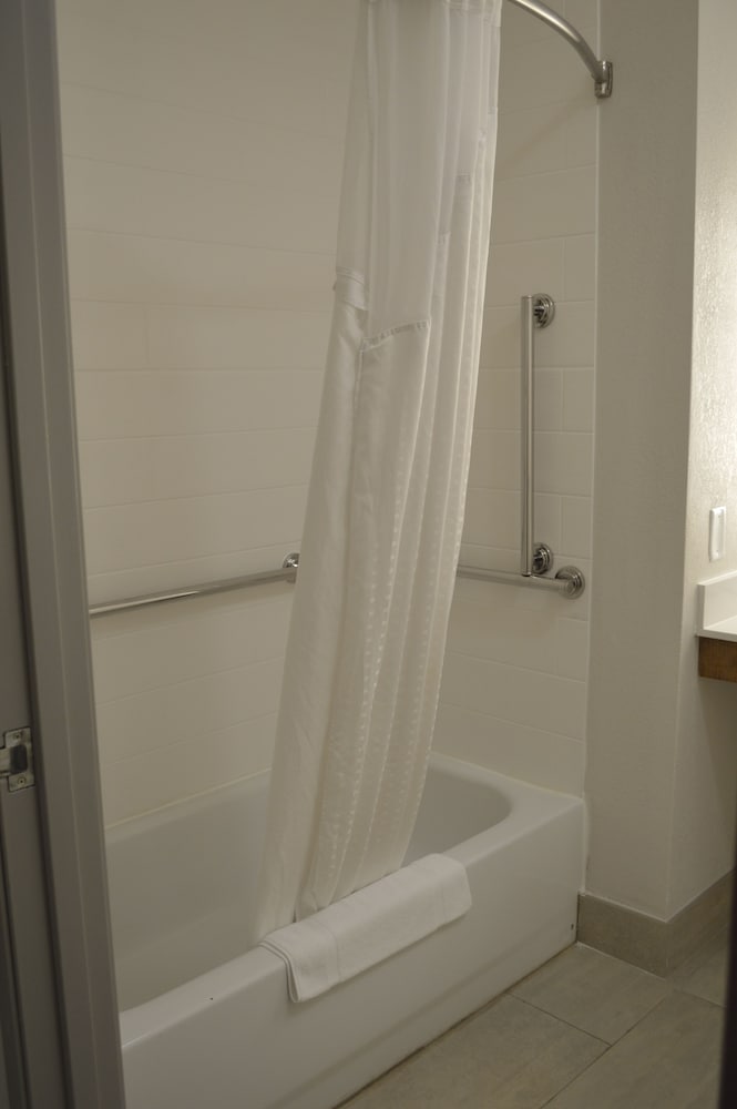 Holiday Inn Express & Suites Franklin KY by IHG - photo 40