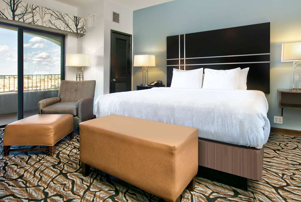 La Quinta Inn & Suites by Wyndham Lubbock Southwest - photo 24