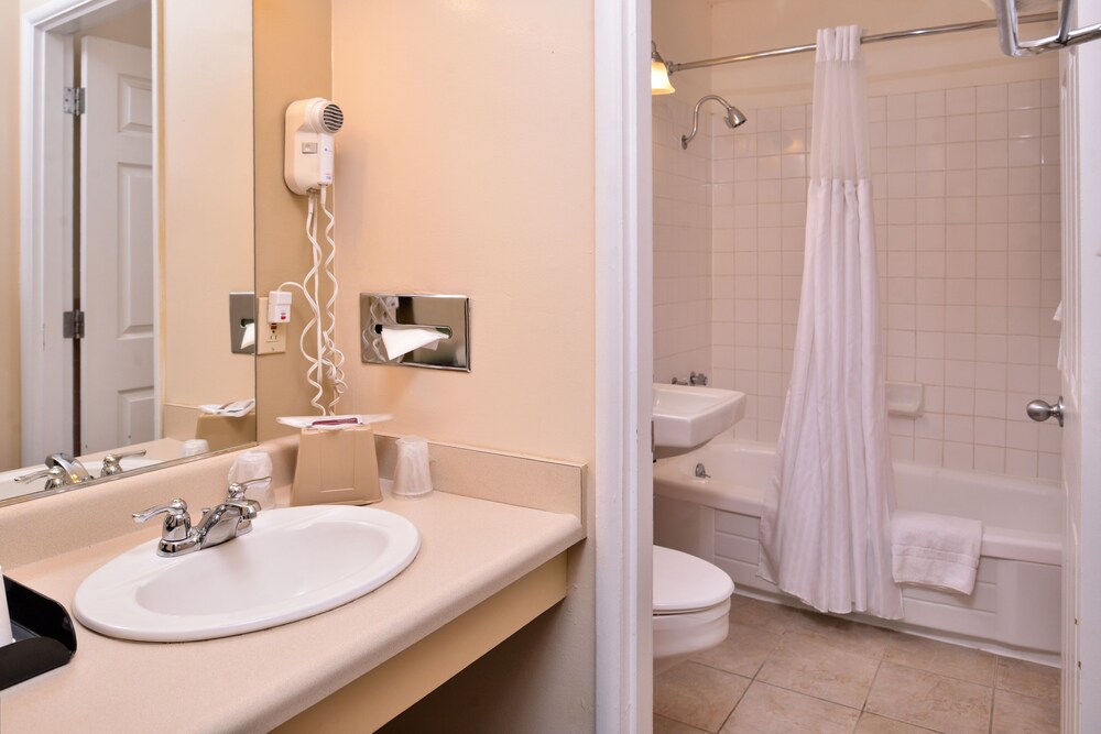 Campus Inn & Suites Eugene Downtown - photo 23
