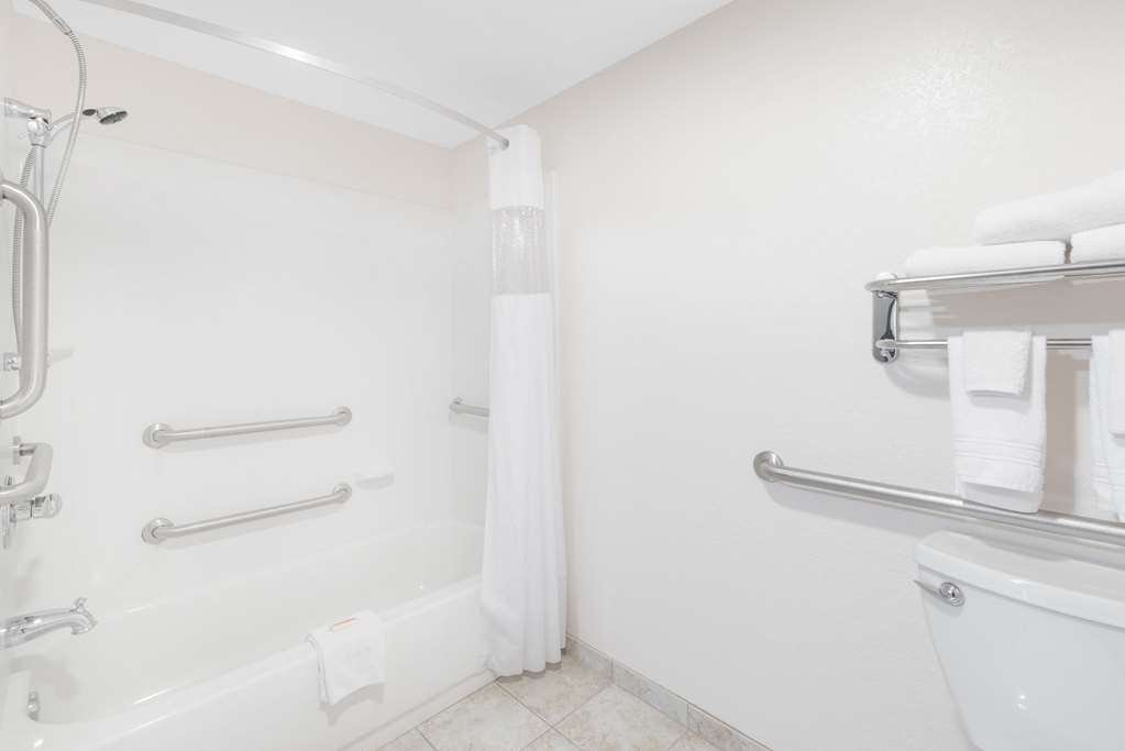 Days Inn by Wyndham Bismarck - photo 12