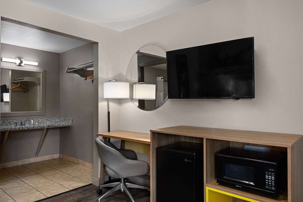 Days Inn by Wyndham Lakewood South Tacoma - photo 45