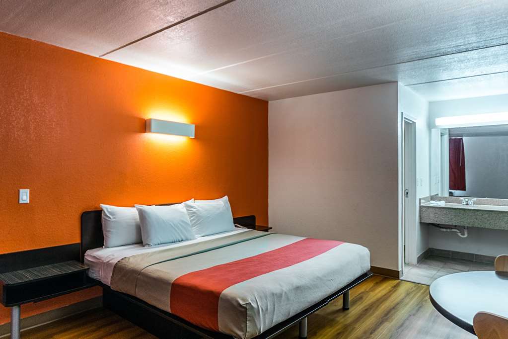 Motel 6 Cleveland TX - photo 8
