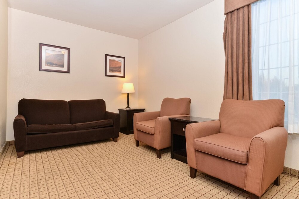 Express Inn & Suites - photo 24
