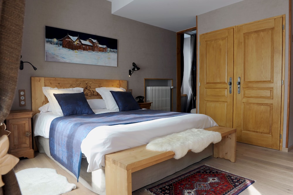 Le Lion d'Or - carbon neutral hotel in Cauterets