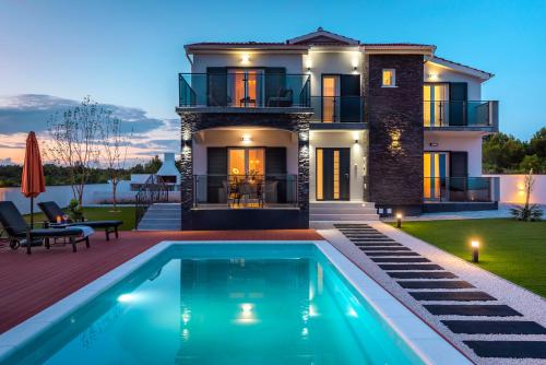 Villa Luna Luxury apartment — 4-Star Luxury Hotel in Skradin, Croatia