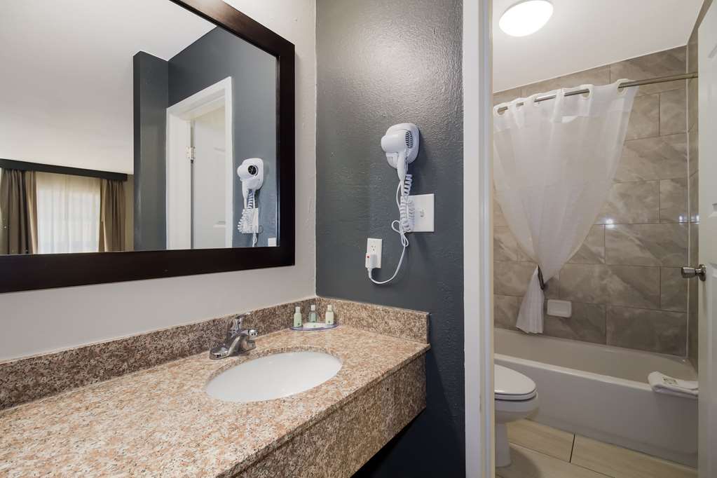 Quality Inn Coliseum - photo 12