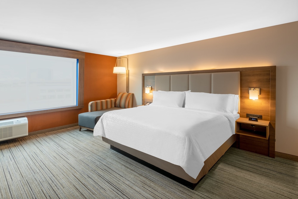 Holiday Inn Express & Suites Phoenix Airport North by IHG - photo 61