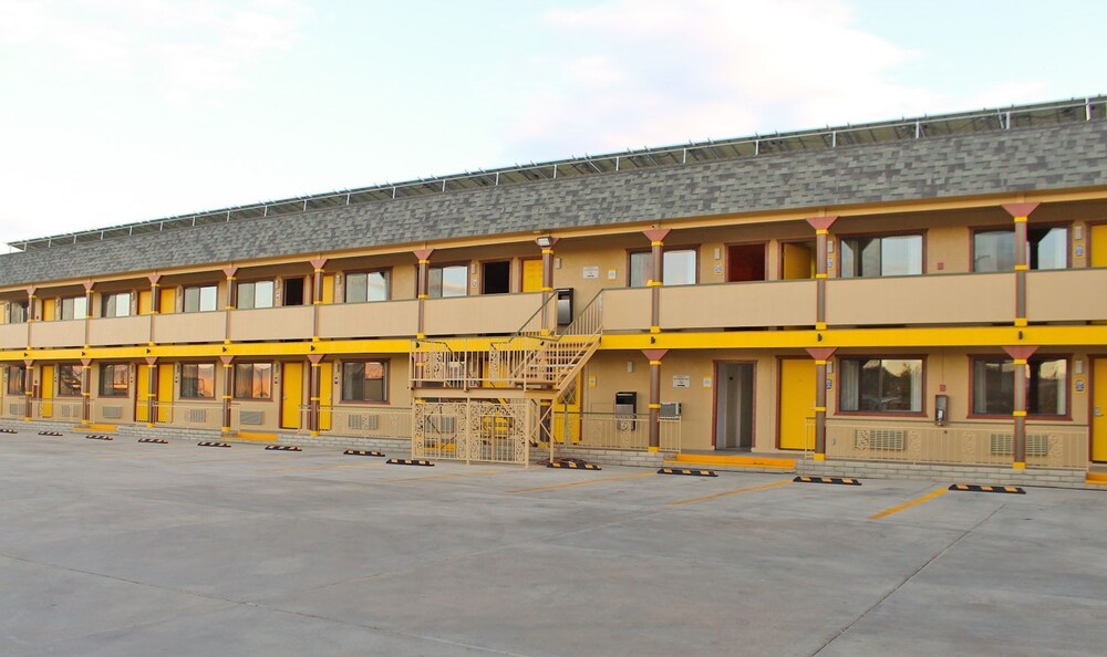 America's Best Inn & Suites Hawthorne - photo 25