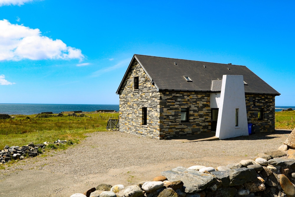 Ocean Sail House — 4-Star Luxury Hotel in Dungloe, Republic of Ireland