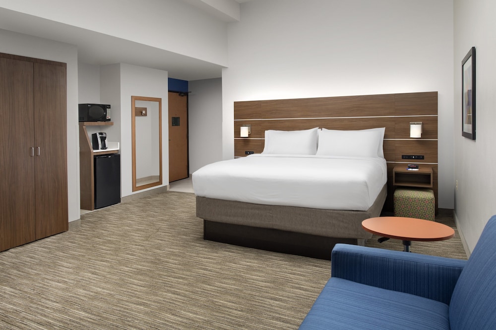 Holiday Inn Express San Antonio N Riverwalk Area by IHG - photo 6