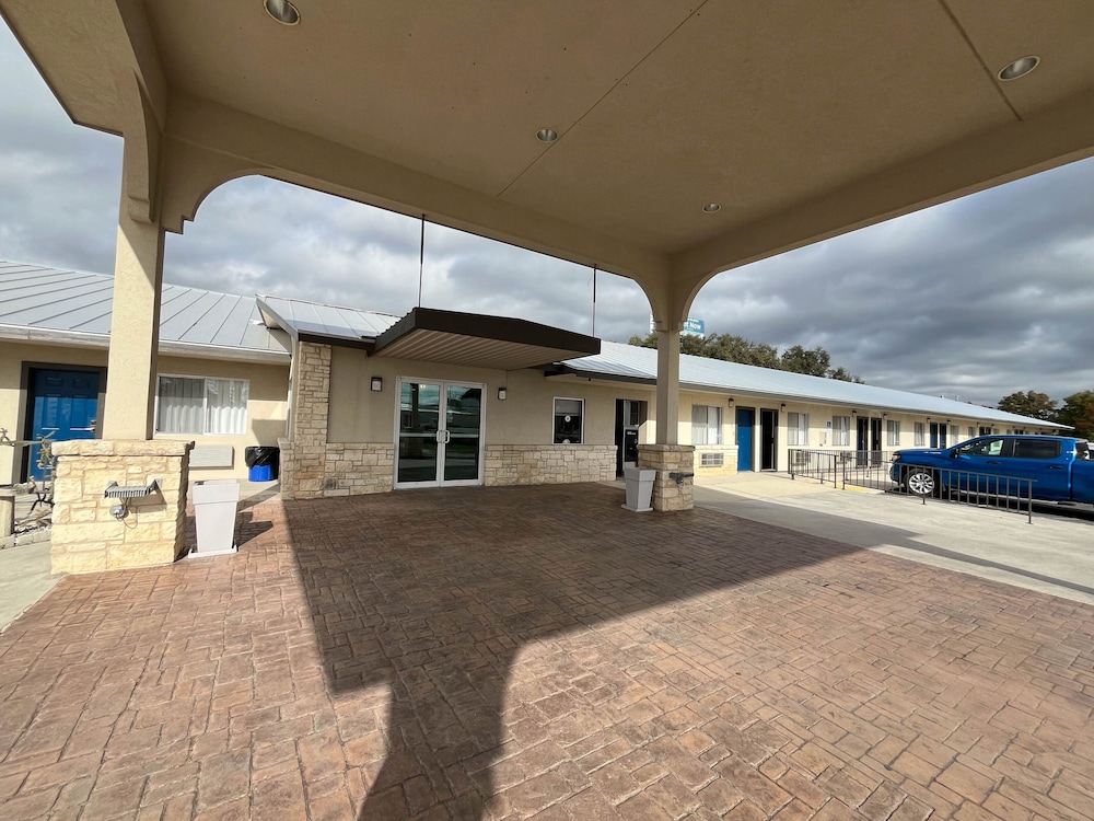 Motel 6 Junction TX Llano River - photo 12