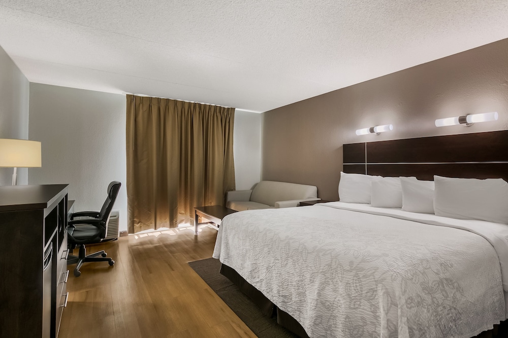 Red Roof Inn PLUS & Suites Knoxville West Cedar Bluff - photo 19