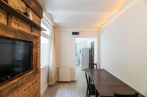 Beautiful 2BR House w AC 400meters Taksim Square — 4-Star Luxury Hotel in Istanbul, Turkey