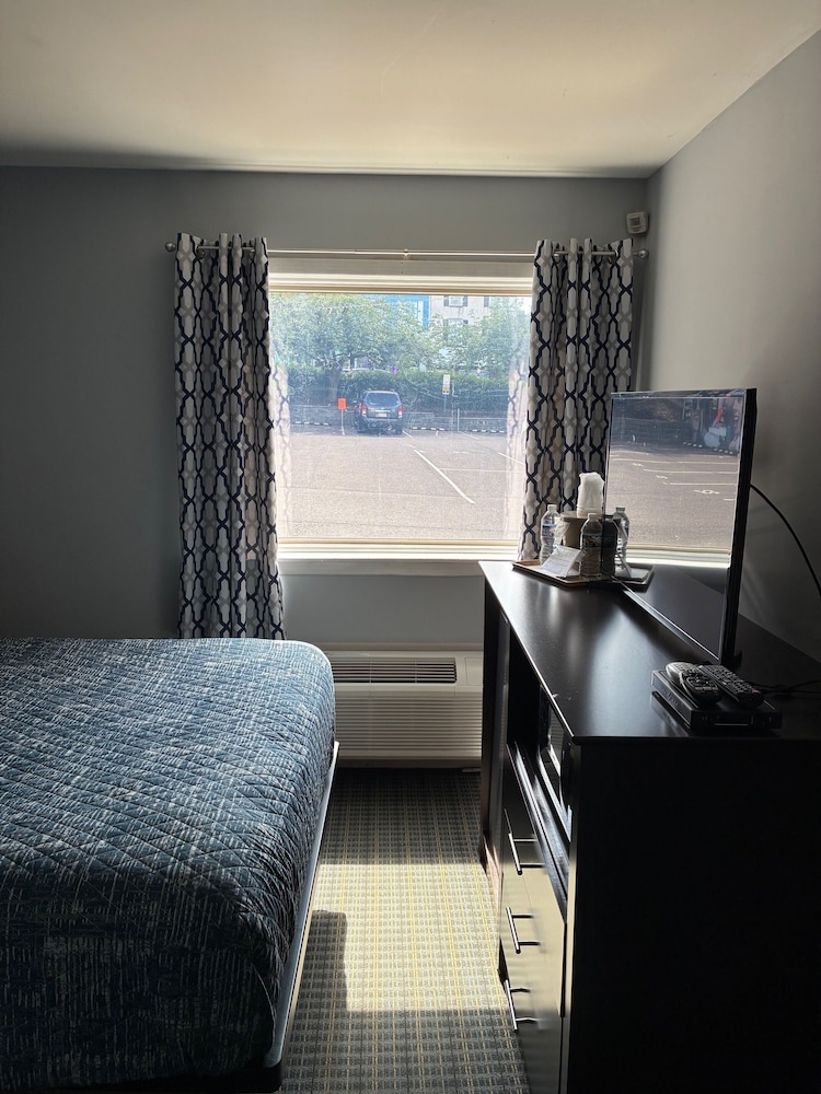 Mainstay Inn - photo 33