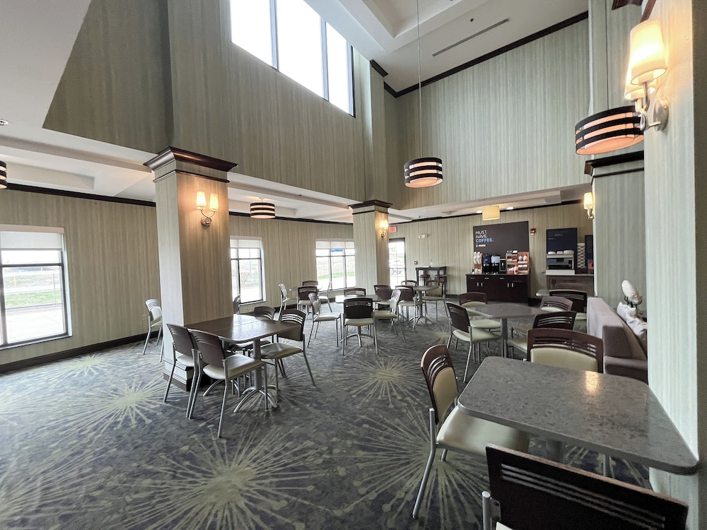 Holiday Inn Express & Suites Morton Peoria Area by IHG - photo 78