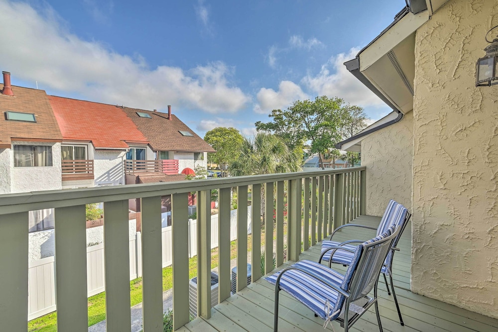Myrtle Beach Condo Balconies Walk to Beach — 4-Star Luxury Hotel in Myrtle Beach, United States