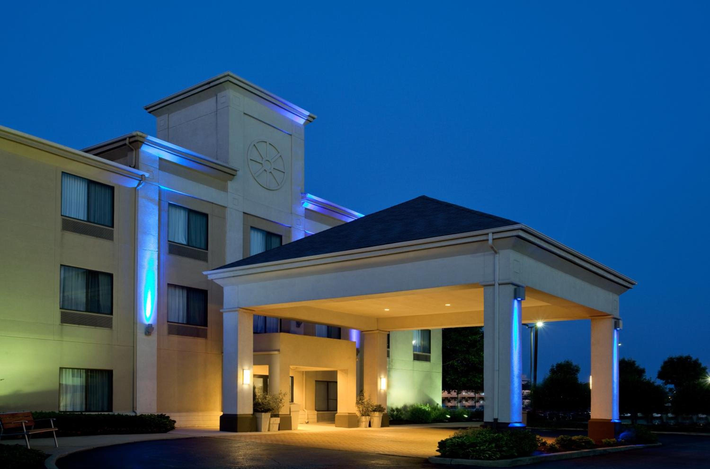 Baymont by Wyndham Merrillville - photo 3