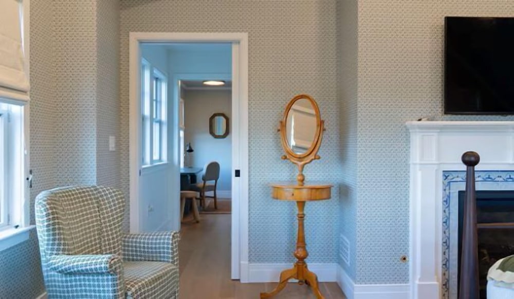 Canoe Place Inn and Cottages - photo 23