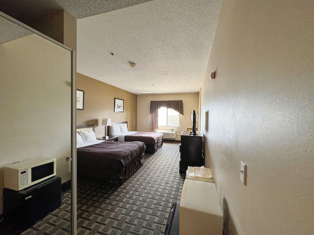 FairBridge Inn & Suites Batavia Darien Amusement Park - photo 8