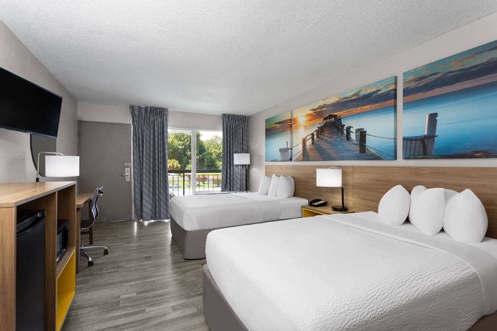 Days Inn by Wyndham Wildwood I 75 - photo 13