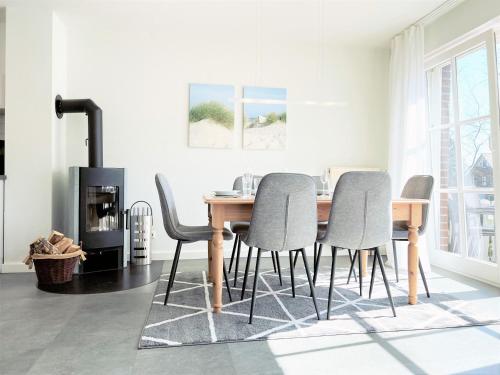 Apartmenthaus am Nordseestrand Whg 8 An der Rennweide 1B 95qm — 4-Star Luxury Hotel in Varel, Germany