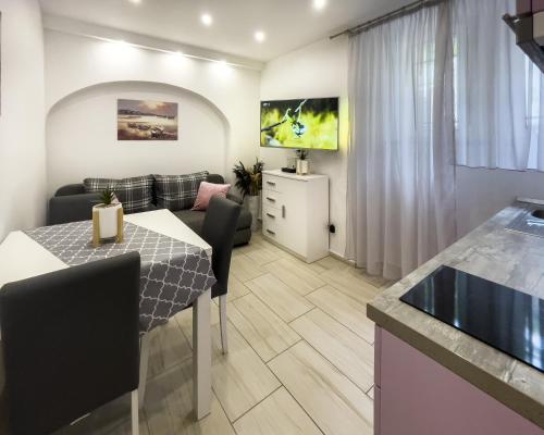 Apartment Pink — 4-Star Luxury Hotel in Split, Croatia