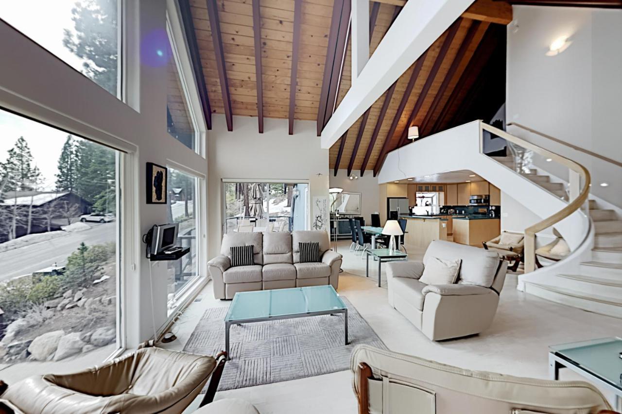 Lake View Escape