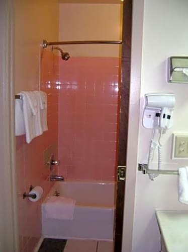 Tiffin Motel - photo 10