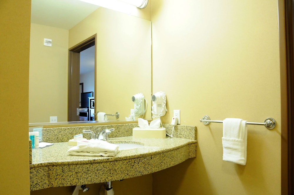 Hampton Inn & Suites Red Bluff - photo 5