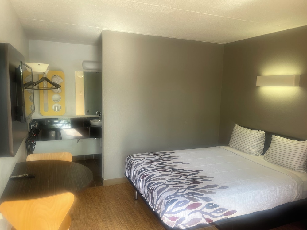 Motel 41 Evansville IN - photo 12