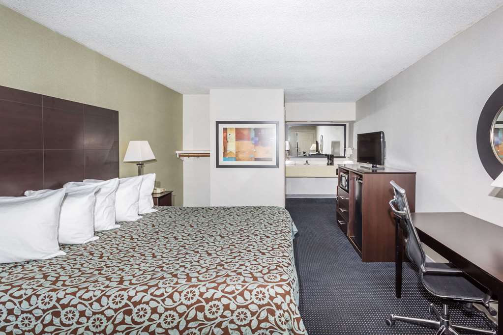 Days Inn by Wyndham Hendersonville - photo 8