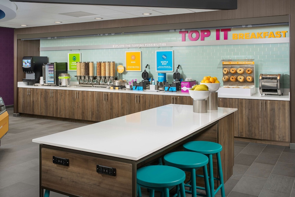 Tru by Hilton Charlotte Airport Lake Pointe - photo 31