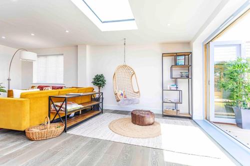 Luxury Ocean Playroom Sea Salt Chalet — 4-Star Luxury Hotel in New Milton, United Kingdom
