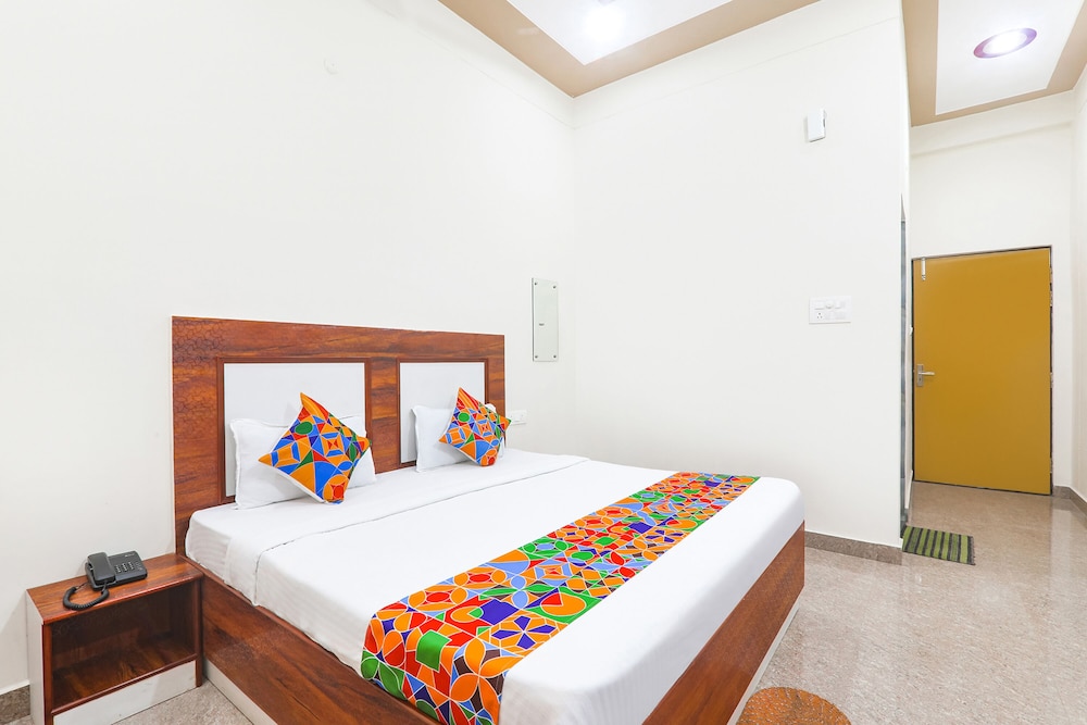 FabHotel Shree Venkatesh Nileyam 300m from Ram Janam Bhumi — hotel in Ajodhya