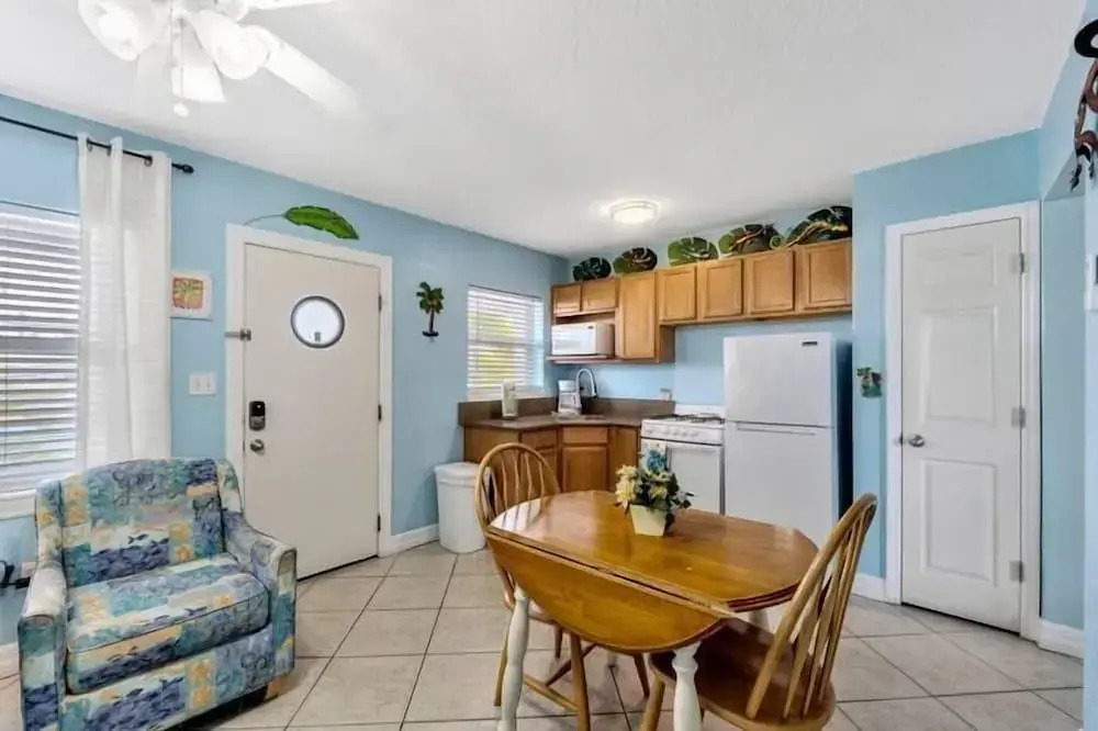 Blue Wave Motel & Suites - photo 12