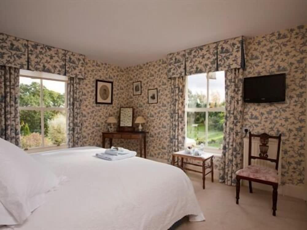 Rookwood Farmhouse B&B — 4-Star Luxury Hotel in Newbury, United Kingdom
