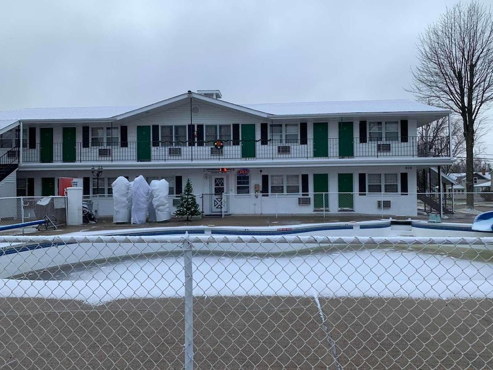 Colonial Motel - photo 48