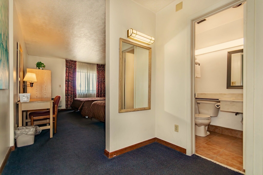 Americas Best Value Inn Austinburg - photo 4