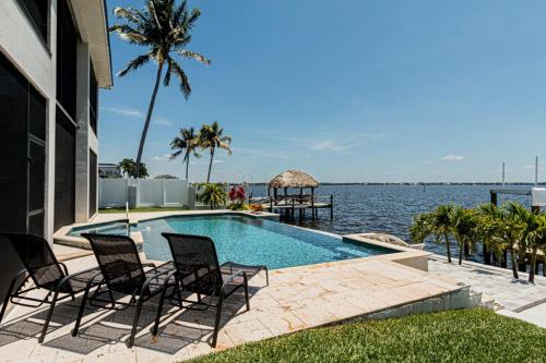 Breathtaking 6BD Riverfront Mansion w Pool in Cape Coral, United States